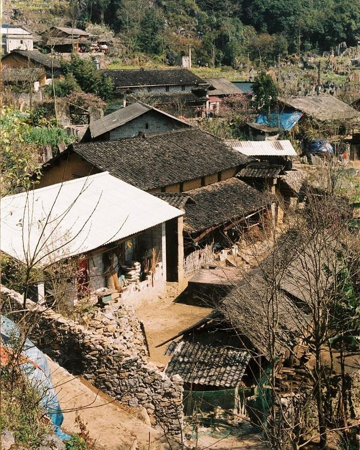 Phát hiện ngôi làng đẹp như cổ tích giữa vùng đá tai mèo, gần 100 năm gìn giữ nghề đúc bạc của người Mông