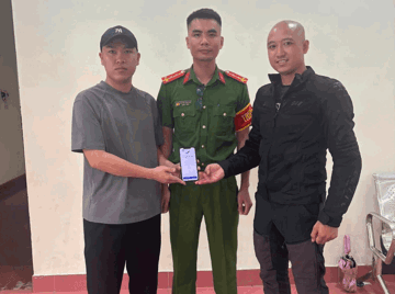 Tài khoản bất ngờ nhận được 5 tỷ đồng, anh Hoàng Quốc Cường SN 2001 vội trình báo công an xã xác minh