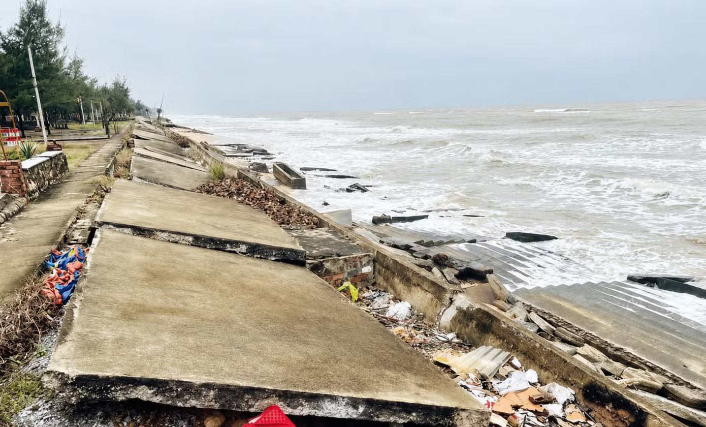 Kè Nhật Lệ bị sóng biển đánh tan tành. Tập đoàn Trung Quốc đề xuất nhiều dự án lớn tại Quảng Trị - Ảnh 3.