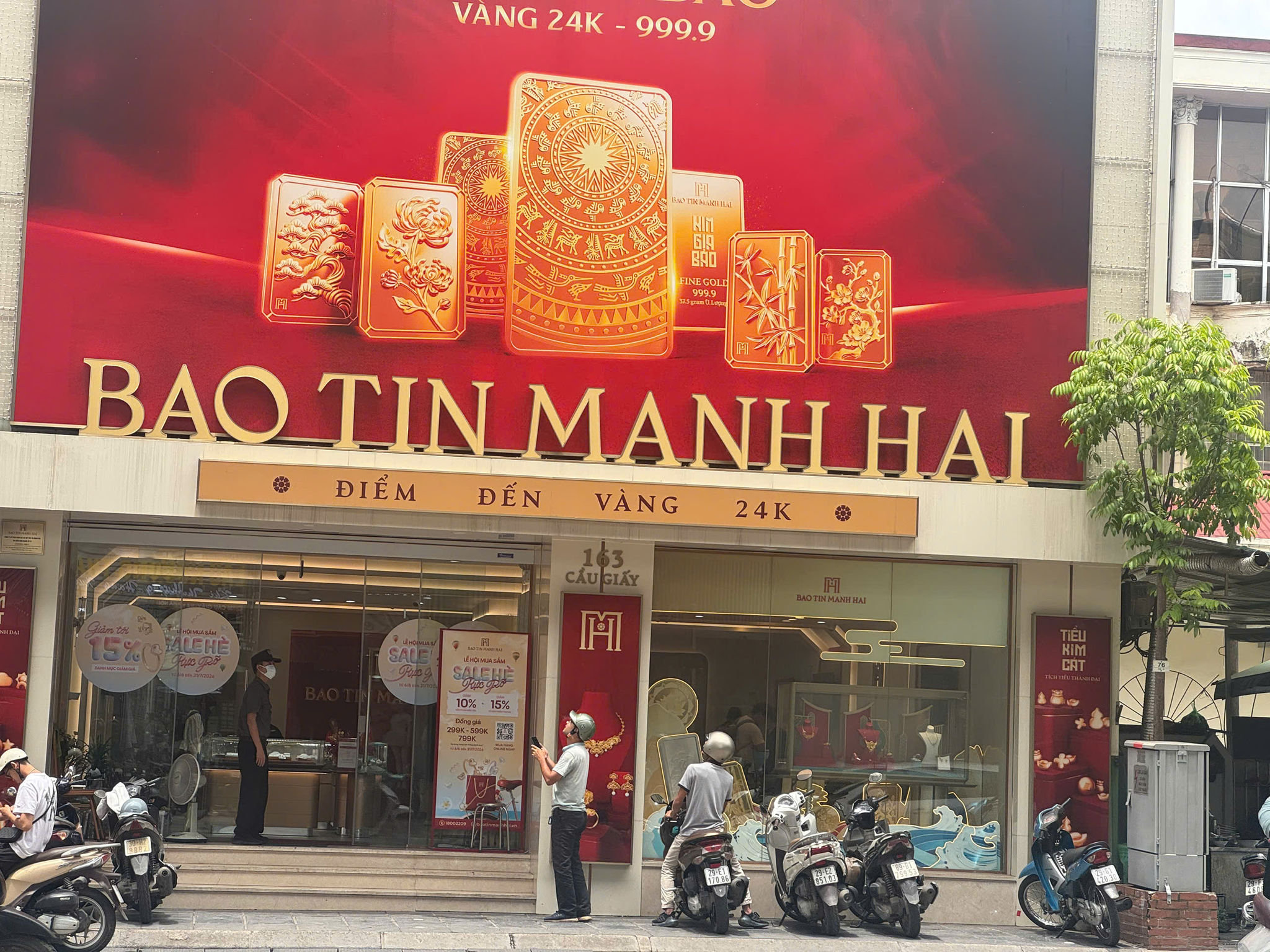 Lượng khách hàng tại Bảo Tín Mạnh Hải