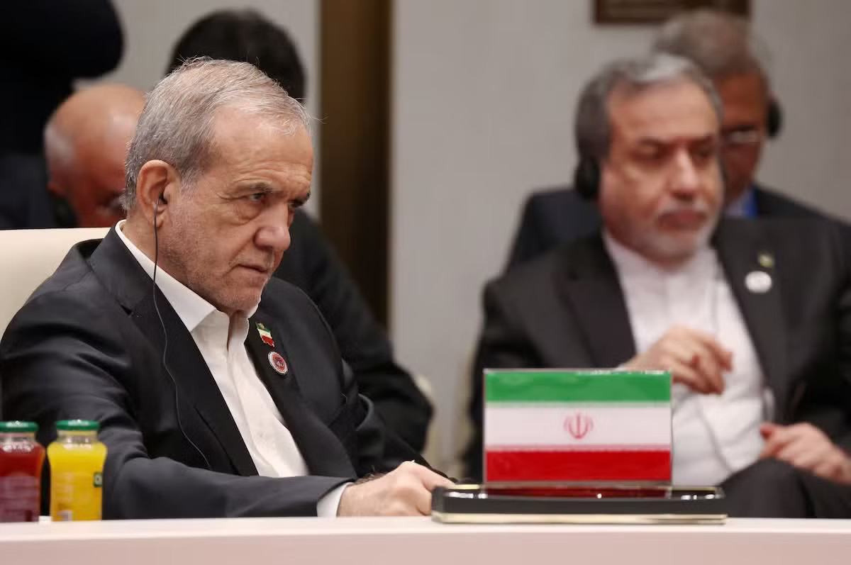 Tổng thống Iran Masoud Pezeshkian. Tổng thống Iran: Tehran sẽ lập tức đáp trả nếu Mỹ vi phạm thỏa thuận - Ảnh 1.