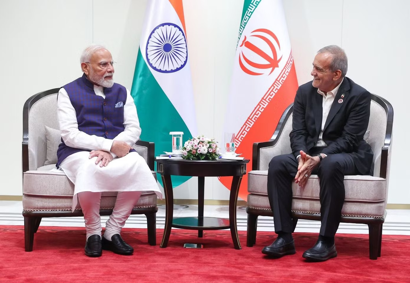 Giao tranh Mỹ - Iran tái bùng phát, Tehran kêu gọi nối lại đối thoại - Ảnh 1.
