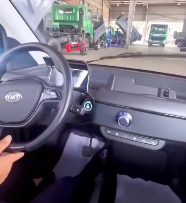 Khoang lái trên Nano S05