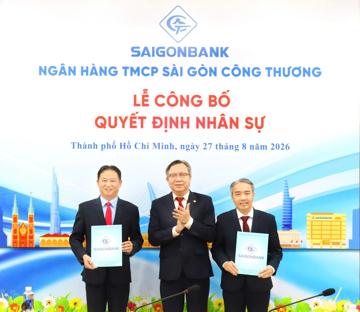 Chủ tịch SaigonBank trao quyết định cho 2 Phó Tổng Giám đốc