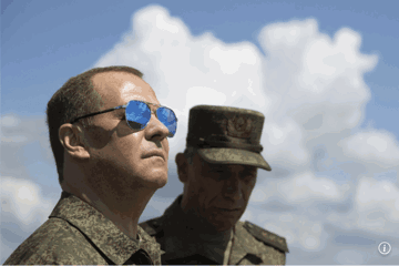 Ông Medvedev cảnh báo lạnh gáy về kịch bản Nga dùng vũ khí hạt nhân đáp trả NATO