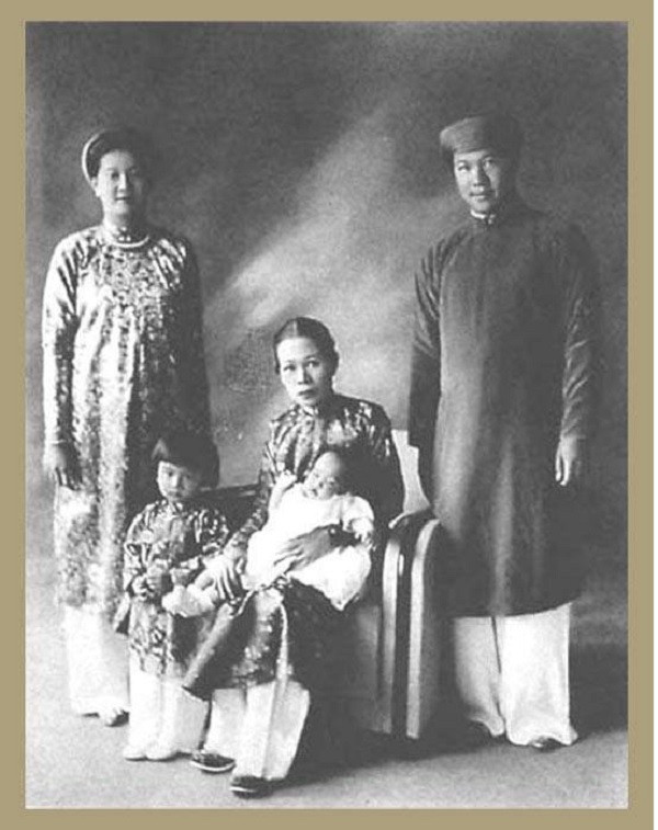 hoangthaihautucung2.jpg