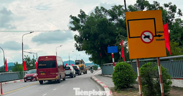 Cầu Đông Kinh xuất hiện vết nứt, cấm xe tải qua lại