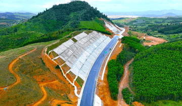 Trước Tết Dương lịch, chính thức hoàn thành cao tốc kết nối rừng - biển đầu tiên của Việt Nam