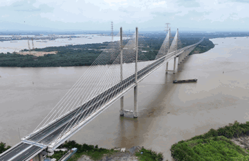 Việt Nam sắp hoàn thành cây cầu dây văng có trụ tháp cao ngang tòa nhà 40 tầng, kết nối đến siêu sân bay lớn nhất cả nước