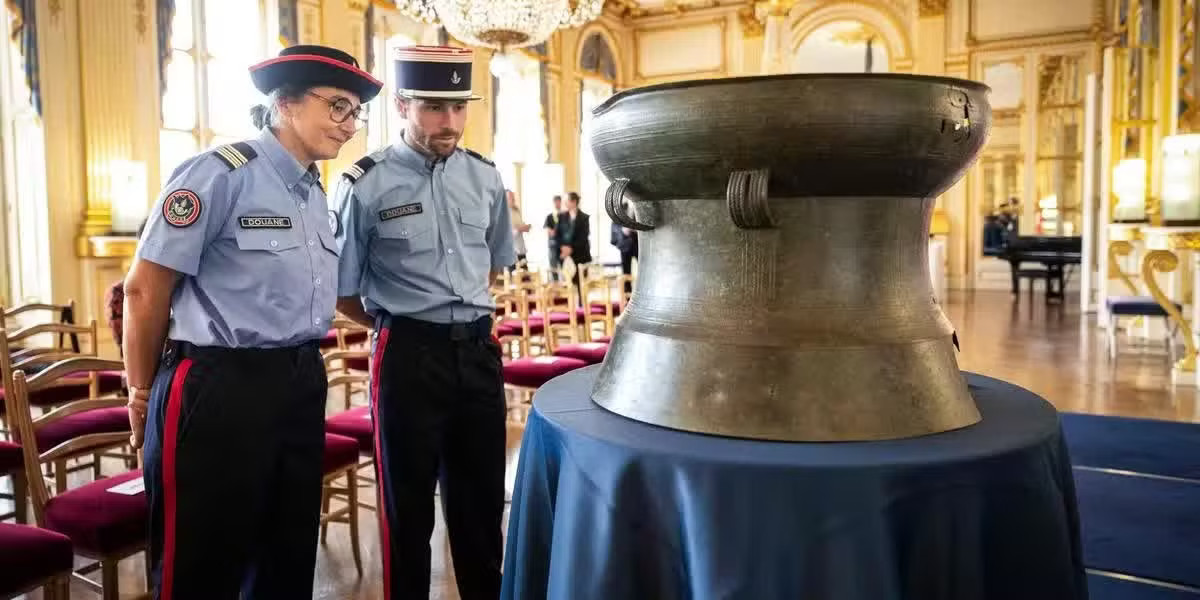 Chiếc trống đồng được thu giữ cùng hơn 150 hiện vật tại sân bay Saint-Jacques de Rennes năm 2014. Pháp bàn giao cho Việt Nam trống đồng Đông Sơn 2.000 năm tuổi - Ảnh 2.