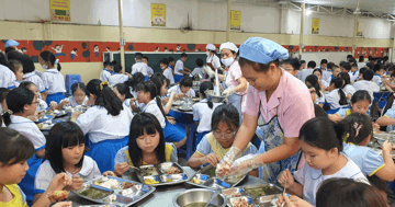 Thủ tướng: Không chọn đơn vị cung cấp bữa ăn bán trú chỉ vì giá thấp