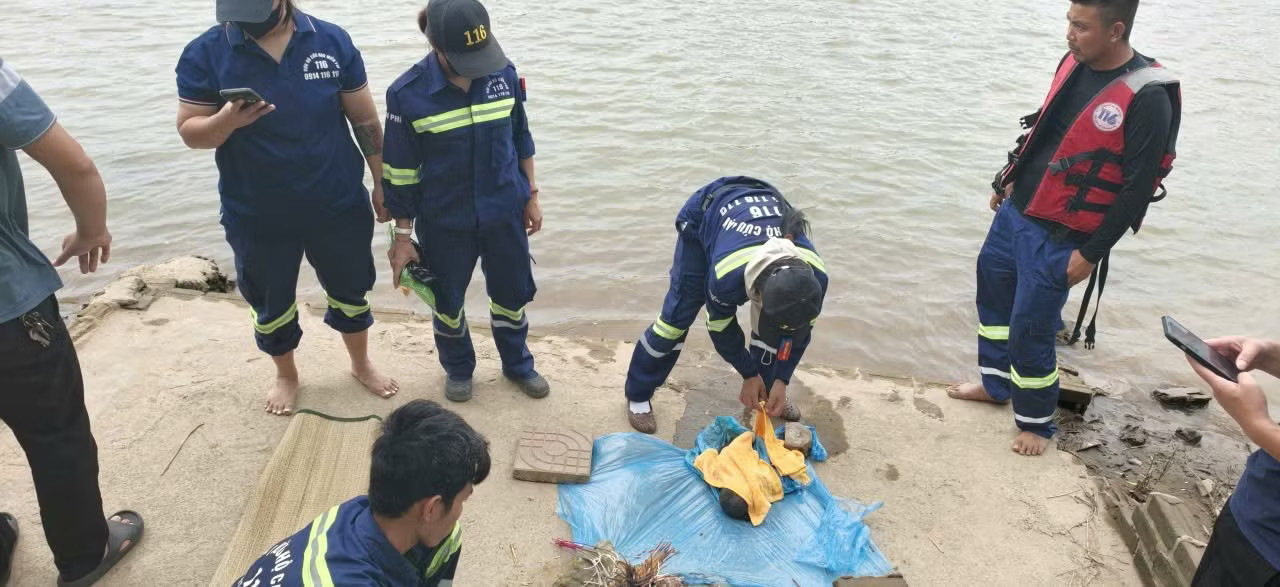 Tìm kiếm thiếu tá quân đội mất tích, phát hiện thi thể thai nhi dưới sông - Ảnh 1.