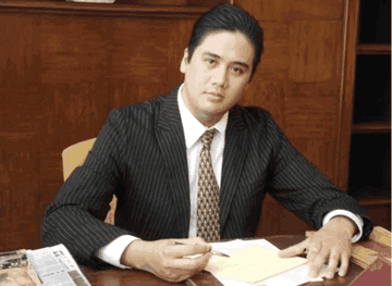 NSND sinh năm 1981 là Phó Giám đốc trẻ nhất lịch sử Học viện Âm nhạc, từng hoá thân thành vua Bảo Đại