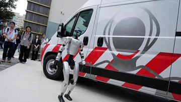 Quốc gia châu Á ra mắt 'xe cứu thương' đầu tiên dành cho robot hình người