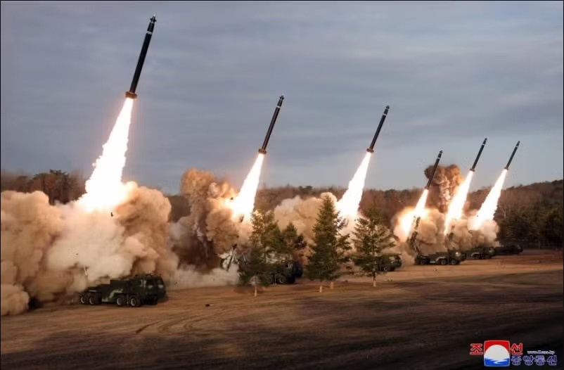 Một vụ phóng của Triều Tiên. (Ảnh: KCNA) Triều Tiên huy động loạt vũ khí diễn tập bắn đạn thật - Ảnh 1.