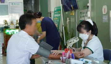 Bộ Y tế vào cuộc vụ khám sức khỏe xin việc trong 20 phút, giấy có 9 chữ ký