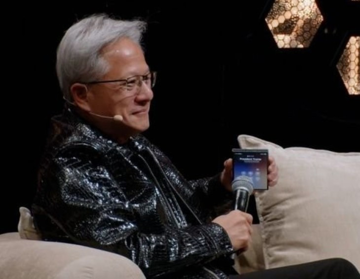 CEO Nvidia bật loa ngoài cho hàng trăm người nghe cuộc gọi của Tổng thống Trump