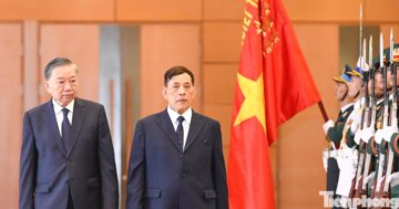 Lễ đón chính thức Nhà vua và Hoàng hậu Thái Lan thăm cấp Nhà nước tới Việt Nam