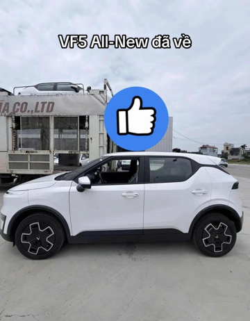 Mẫu xe điện 'quốc dân' VinFast VF 5 xuất hiện tại đại lý: Từ mâm xe đến nội thất đều khác trước