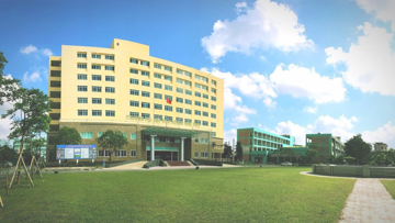 Đề xuất sáp nhập trường đại học hơn 60 năm tuổi vào Bệnh viện Bạch Mai