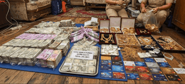 Tịch thu 2,5 triệu tiền mặt, trang sức vàng, 1 ô tô Bolero, lượng lớn thẻ ATM cùng sổ tiết kiệm cất giấu trong một căn nhà