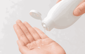 Bộ Y tế yêu cầu thu hồi 2 lô dung dịch vệ sinh trên toàn quốc
