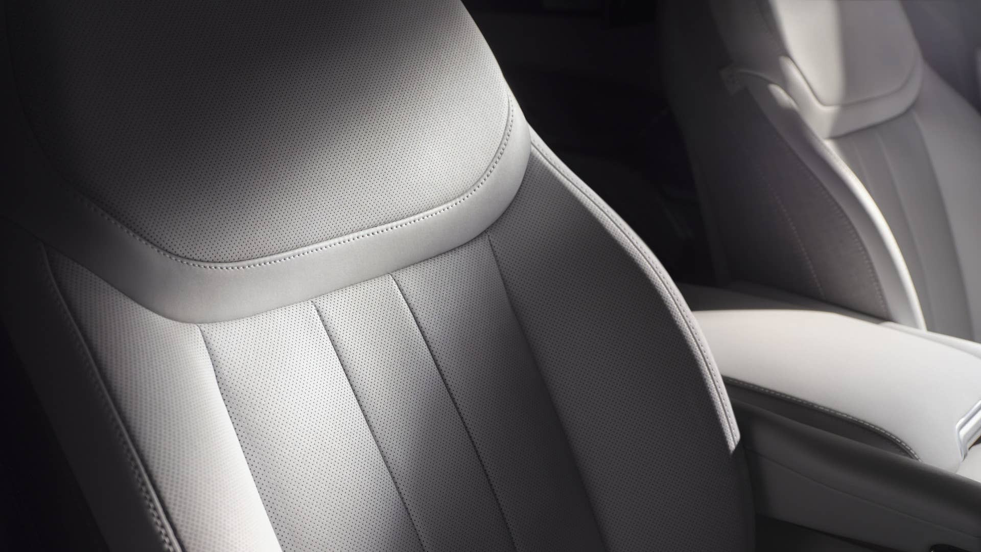 Ghế ngồi nội thất màu trắng sữa Range Rover EV 2027