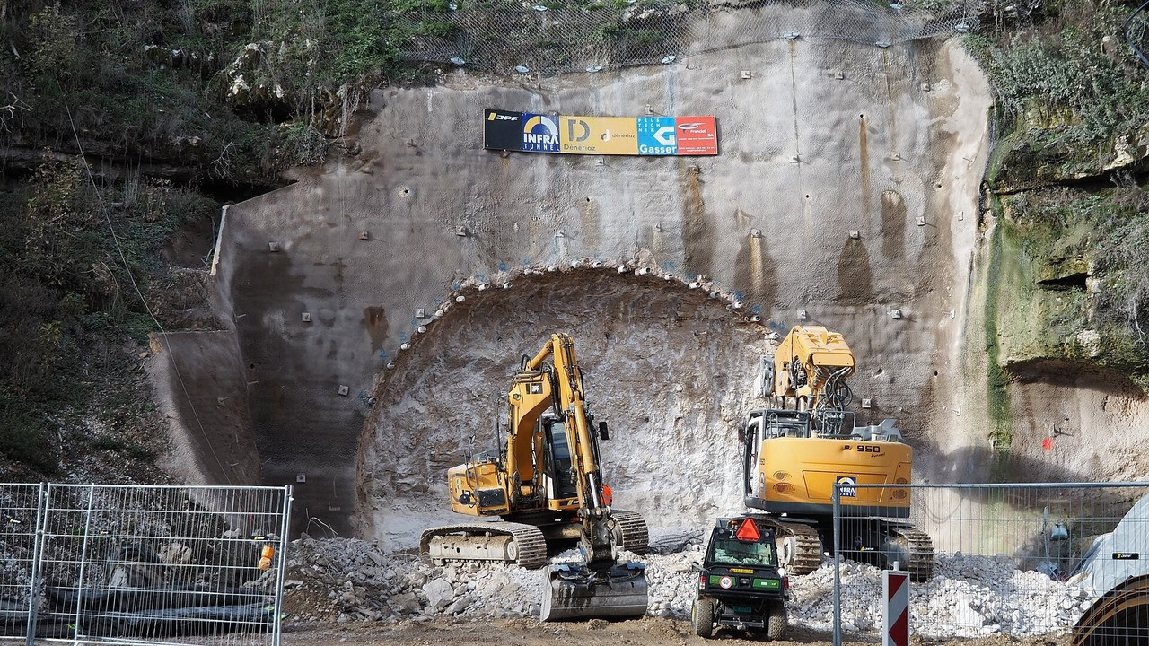 r-228-million-double-tunnel-reaches-83-excavation-and-will-drill-through-mountai.jpg