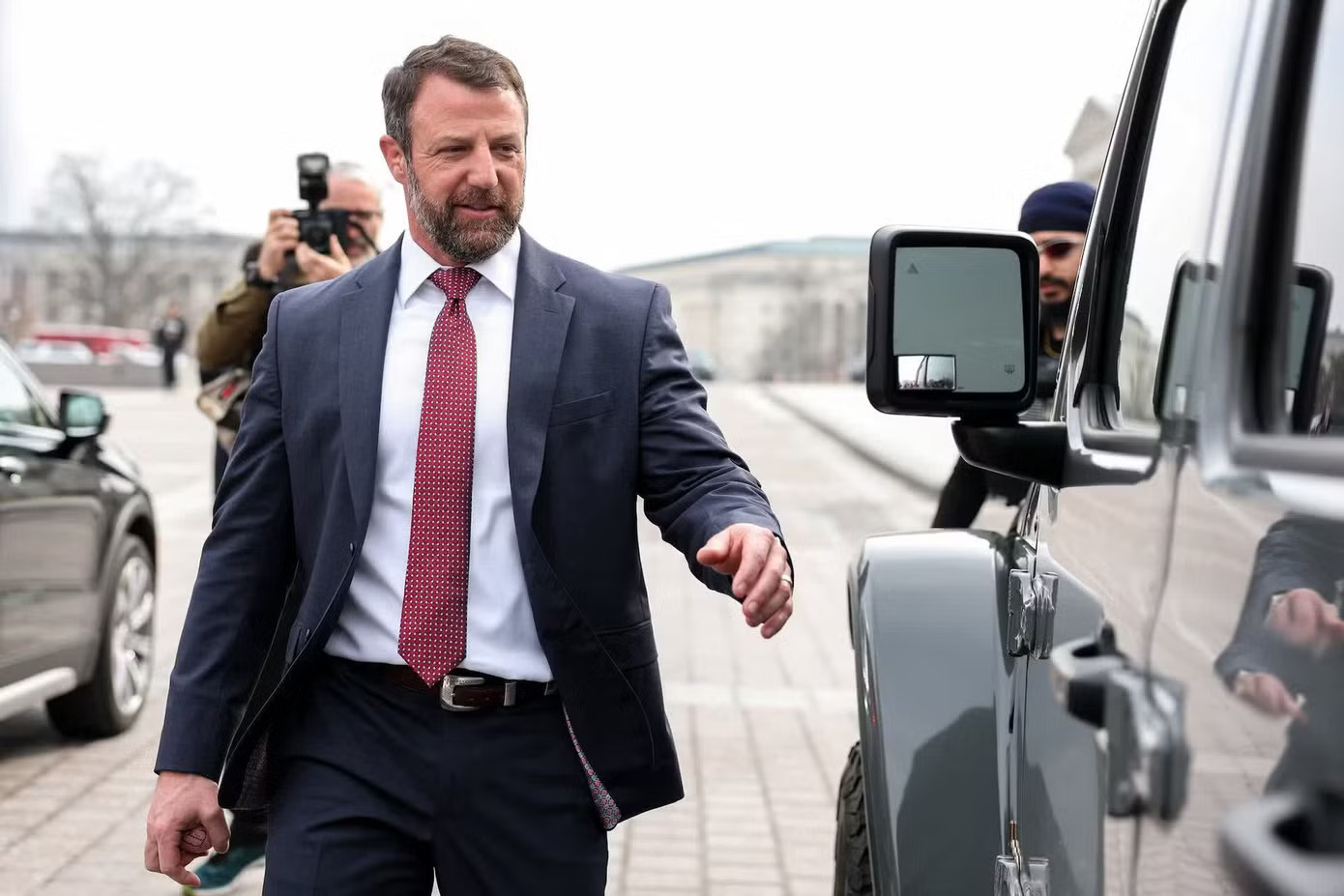 Bộ trưởng An ninh Nội địa Mỹ Markwayne Mullin. (Ảnh: Reuters) Máy bay chở Bộ trưởng An ninh Nội địa Mỹ gặp sự cố nghiêm trọng - Ảnh 1.