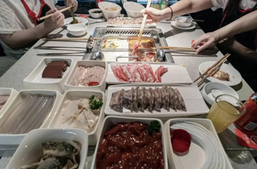 Người Việt đã chi bao nhiêu tiền cho ‘vua lẩu’ Trung Quốc?