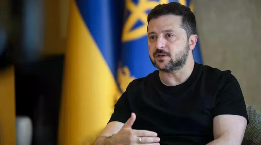 Tổng thống Ukraine Volodymyr Zelensky. (Ảnh: Pravda) Chấn động vụ hai cơ quan an ninh Ukraine đấu súng ở Kiev, Tổng thống Zelensky lên tiếng - Ảnh 1.