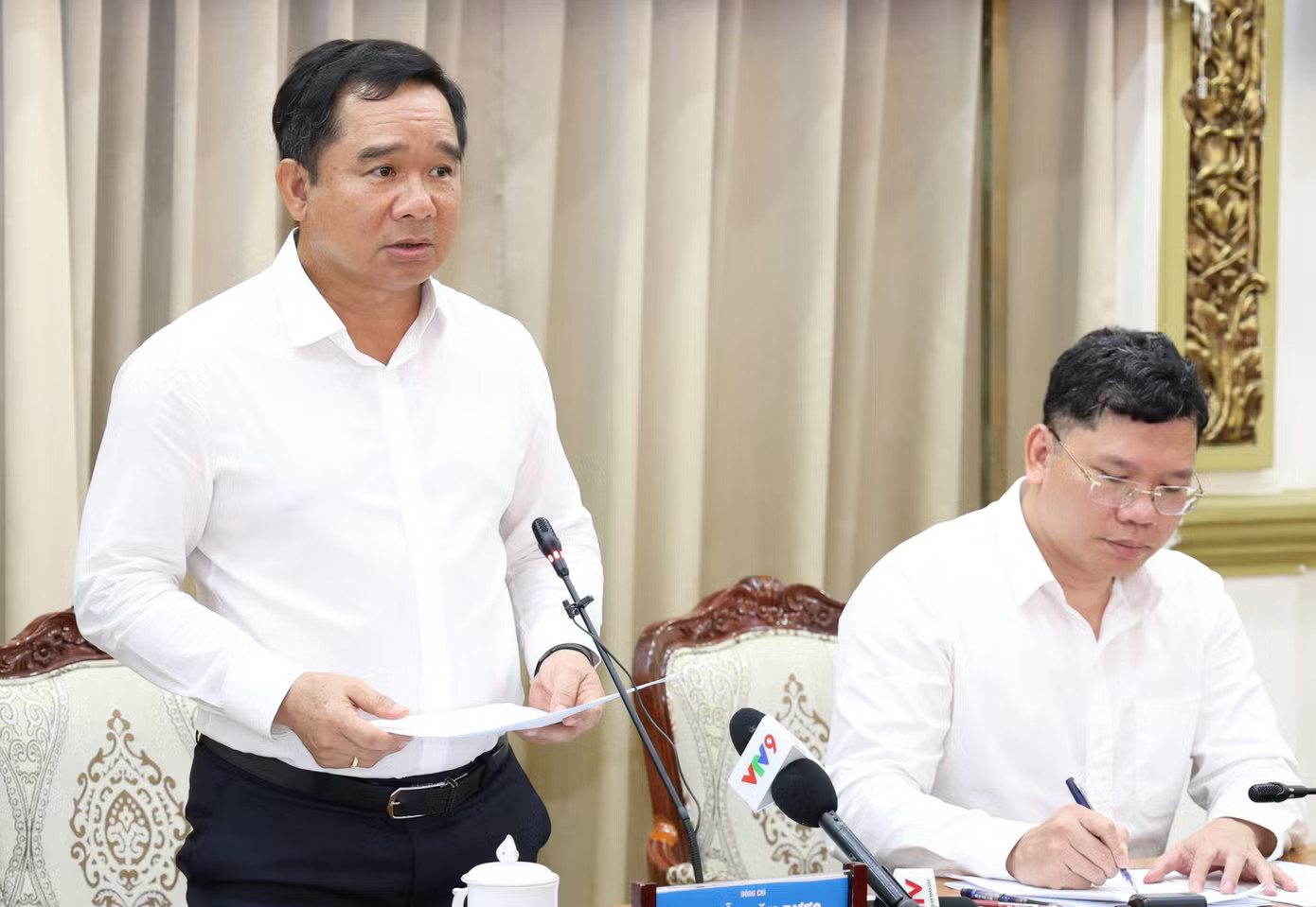 Chủ tịch UBND TPHCM Nguyễn Văn Được kết luận phiên họp. Ảnh: Ngô Tùng Chủ tịch TPHCM giao KPI cho cán bộ trong quý III, 'không đạt thì không hoàn thành tốt nhiệm vụ' - Ảnh 1.