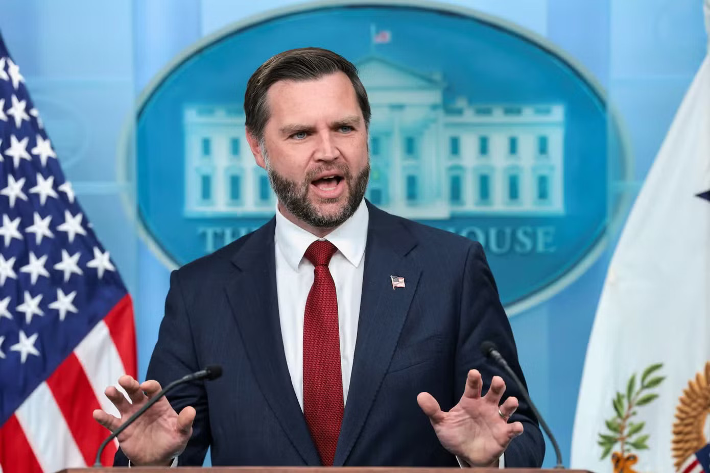 Phó Tổng thống Mỹ JD Vance. (Ảnh: Reuters) Bị cáo buộc đánh trúng đám cưới ở Iran, Mỹ nói đang điều tra - Ảnh 1.
