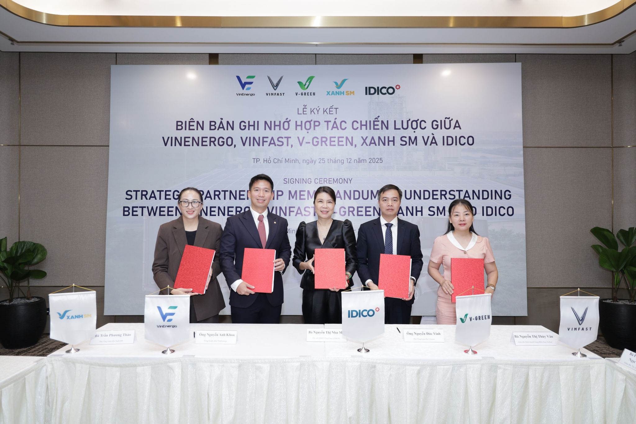 Lễ ký kết giữa IDICO và 4 công ty thuộc hệ sinh thái Vingroup (Ảnh: <a style='text-decoration: none;' href='/VIC'>VIC</a>)