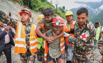 Việt Nam viện trợ khẩn cấp 300.000 USD giúp Nepal khắc phục hậu quả thiên tai