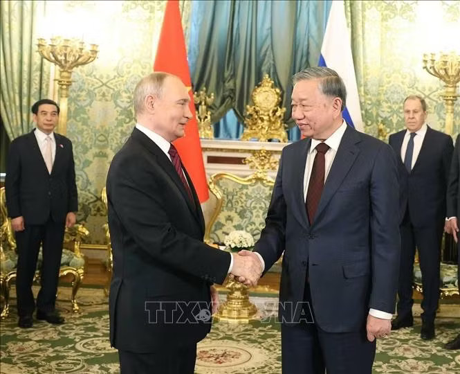 Tổng Bí thư Tô Lâm hội đàm hẹp với Tổng thống Vladimir Putin, ngày 10/5/2025, tại Điện Kremlin ở thủ đô Moskva, Liên bang Nga. Ảnh: TTXVN. Tầm quan trọng chuyến thăm Nga, Pháp của Tổng Bí thư, Chủ tịch nước Tô Lâm sắp tới - Ảnh 1.