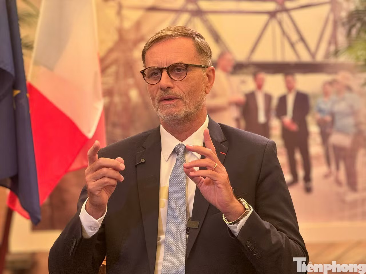 Đại sứ Pháp tại Việt Nam Olivier Brochet trong cuộc trả lời báo chí trước thềm chuyến thăm của Tổng Bí thư, Chủ tịch nước Tô Lâm. Ảnh: Thu Loan. Tổng Bí thư, Chủ tịch nước Tô Lâm và Tổng thống Pháp sắp trao đổi gì? - Ảnh 2.