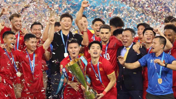 Đại gia sinh năm 1976 chính thức hoàn tất trao thưởng 7,5 tỷ đồng cho đội tuyển Việt Nam