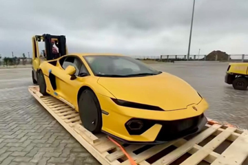 Doanh nhân Nguyễn Quốc Cường 'khoe' siêu xe Lamborghini Temerario đầu tiên về Việt Nam