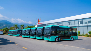 Hãng xe Việt Kim Long Motor bàn giao lô 20 xe buýt cho doanh nghiệp vận tải nổi tiếng tại Khánh Hòa