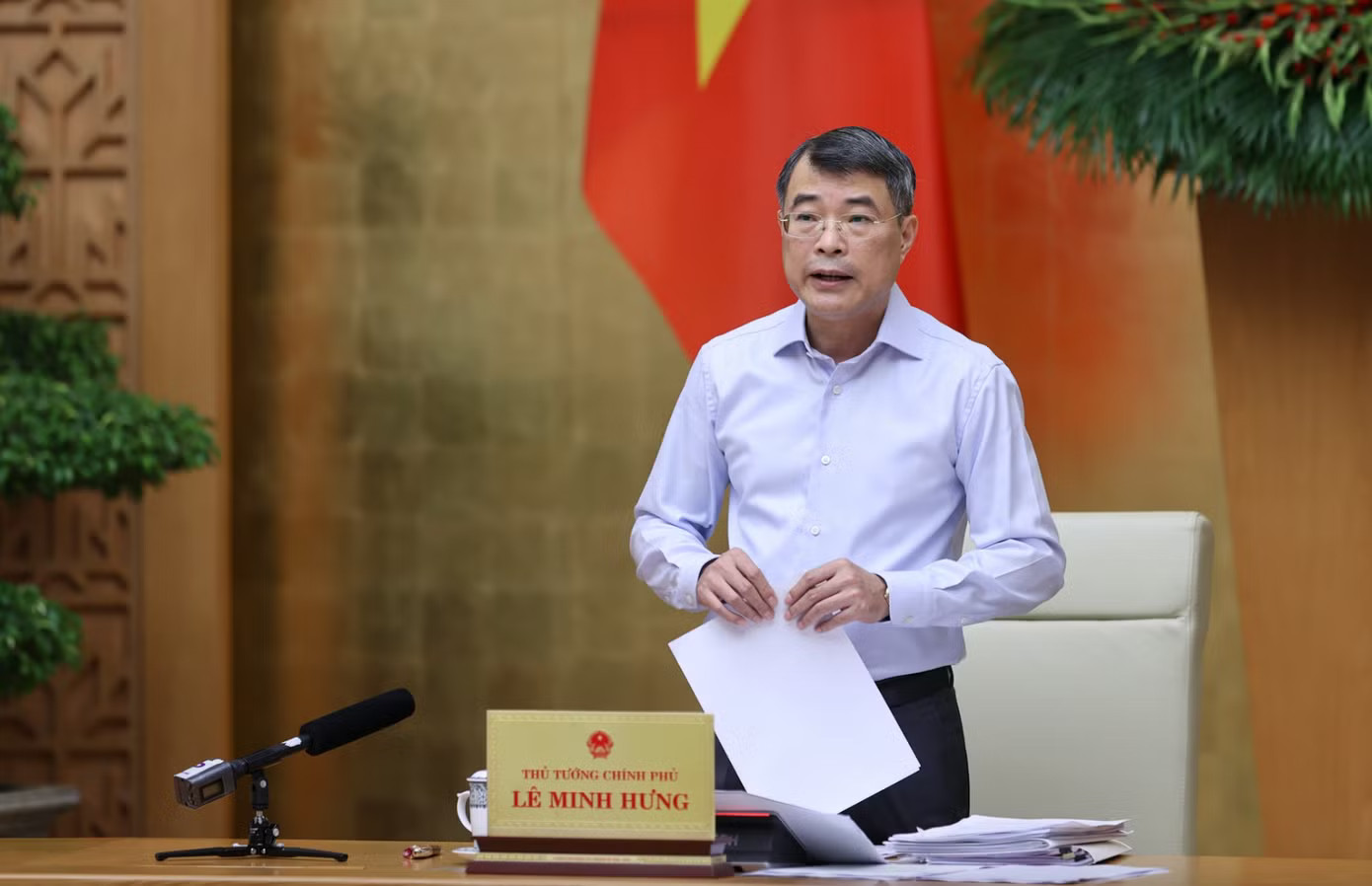 Thủ tướng Lê Minh Hưng phát biểu tại phiên họp Chính phủ thường kỳ. (Ảnh: Nhật Bắc) Kiên quyết khắc phục tình trạng cán bộ né tránh, đùn đẩy, sợ trách nhiệm - Ảnh 2.