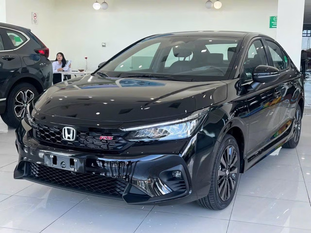 Sau khi trừ ưu đãi, giá khởi điểm của Honda City chỉ rơi vào khoảng 450 triệu đồng. Thị trường ô tô tiếp tục đua giảm giá sau tháng Ngâu - Ảnh 1.