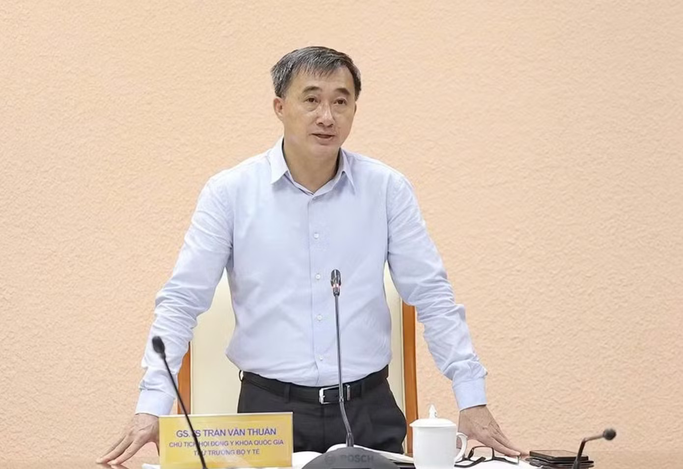 Ông Trần Văn Thuấn bị khởi tố về tội Thứ trưởng Bộ Y tế Trần Văn Thuấn bị tạm đình chỉ công tác - Ảnh 1.