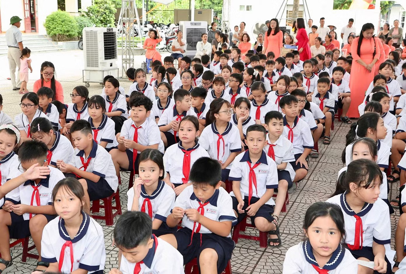 Học sinh Trường tiểu học Núi Đối dự lễ ra mắt mô hình Hải Phòng ra mắt mô hình trường học xã hội chủ nghĩa - Ảnh 2.