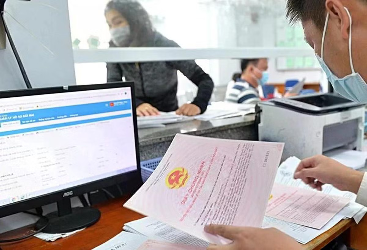 'Cò' làm sổ đỏ nhanh hơn người dân, Bộ chỉ đạo 'nóng' - Ảnh 1.