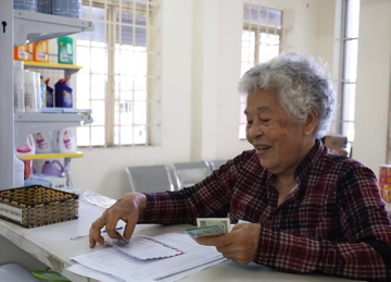 Mỗi Đảng viên được nhận số tiền tương ứng 4.554.000 đồng cùng Huy hiệu, dịp gì và ai thuộc nhóm đối tượng hưởng?