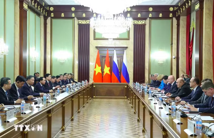 Cuộc hội kiến giữa Tổng Bí thư, Chủ tịch nước Tô Lâm với Thủ tướng Nga. Ảnh: TTXVN Tổng Bí thư, Chủ tịch nước Tô Lâm cùng Thủ tướng Nga bàn về phát triển chuỗi cung ứng ổn định - Ảnh 2.