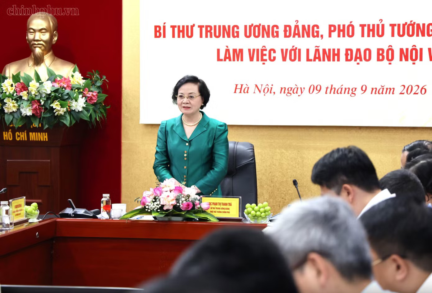 Bộ Nội vụ được yêu cầu chuẩn bị nhiều phương án cải cách tiền lương - Ảnh 2.